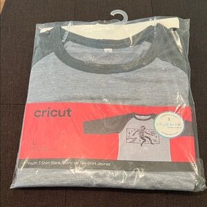 #* 040 =Cricut  Gray Youth Blank/ Blanc DE TEE-Shirt.